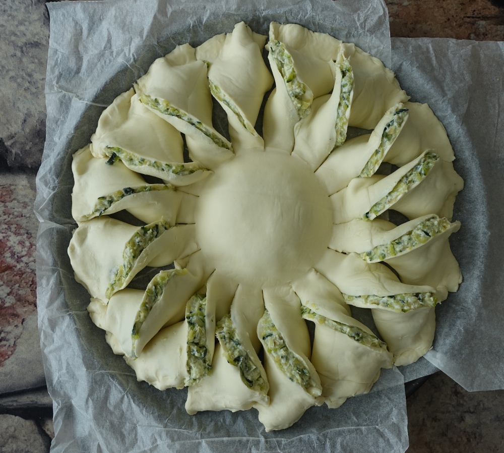 Blätterteig – Blume mit Zucchini und Ricotta – linzersmileys